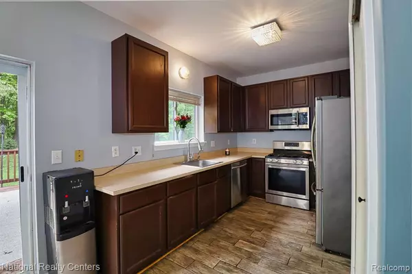 Waterford, MI 48329 3498,5626 Lockwood Drive