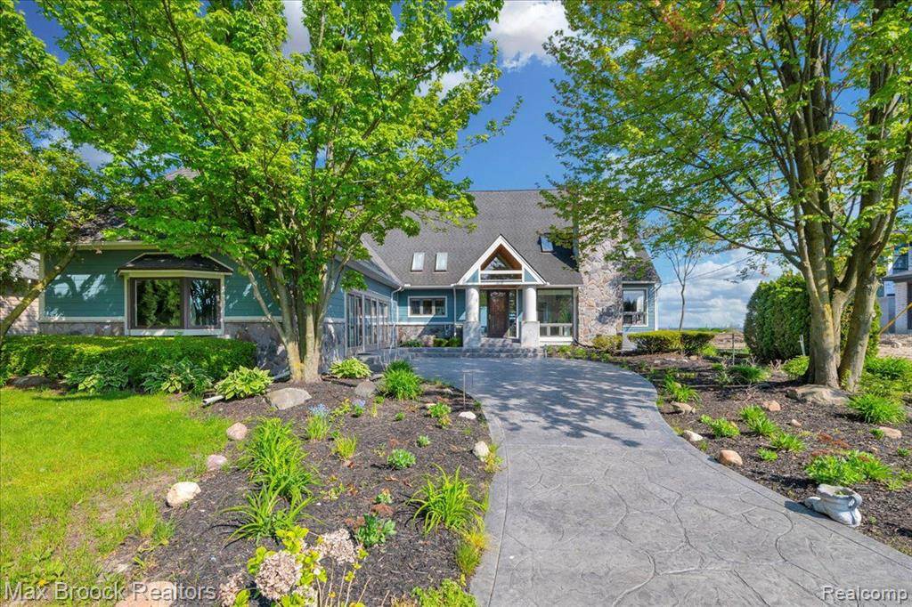 32630 JEFFERSON Avenue, Saint Clair Shores, MI 48082 1375