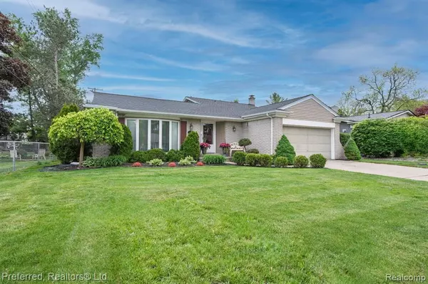 Plymouth, MI 48170 2656,15114 MAPLEWOOD Lane