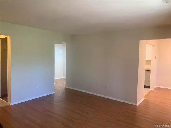 Howell, MI 48843 1165,311 W HIGHLAND Road