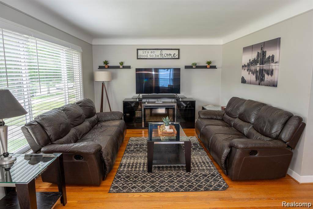 Royal Oak, MI 48073 2276,3829 EDGAR Avenue