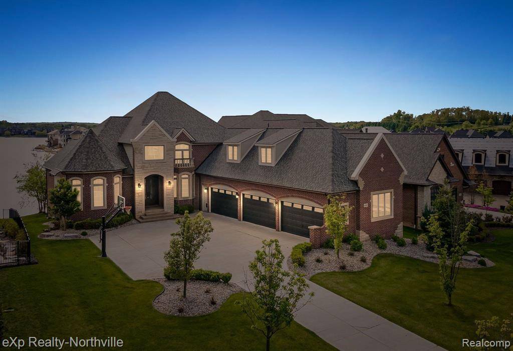 South Lyon, MI 48178 8053,10387 STONEY POINT Drive