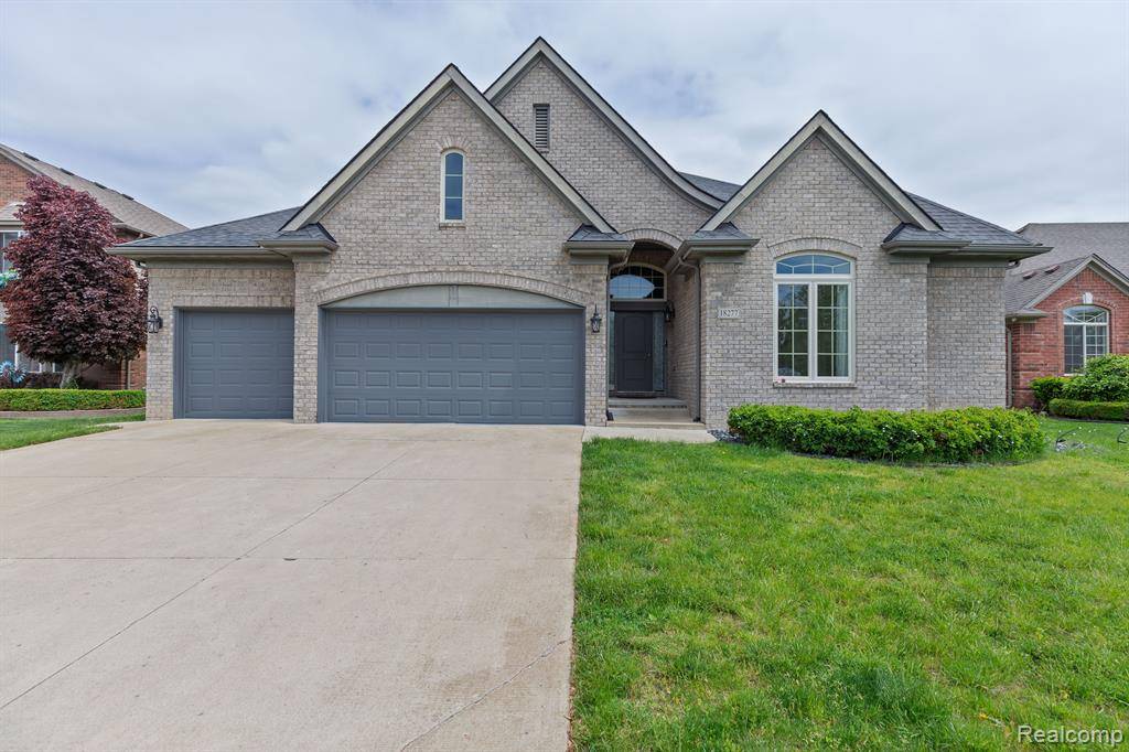 Macomb, MI 48042 1724,18277 CRENSHAW Drive