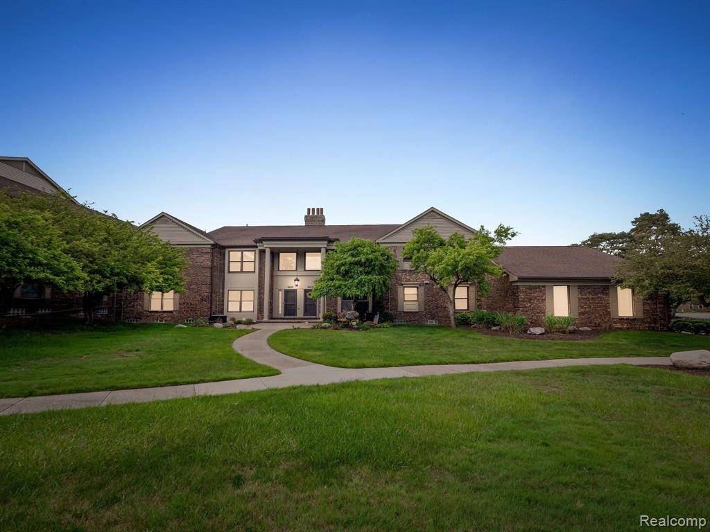 4410 KNIGHTSBRIDGE Lane, West Bloomfield, MI 48323 1626