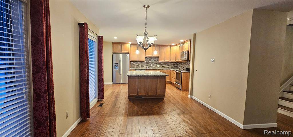 Farmington Hills, MI 48331 2270,33785 VISTA DR Drive
