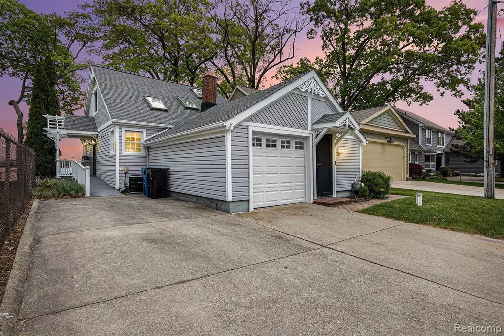 Fenton, MI 48430 1017,13147 LAKE SHORE Drive