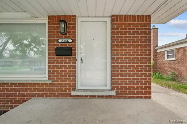 Dearborn Heights, MI 48127 1225,8356 GLENGARY Street