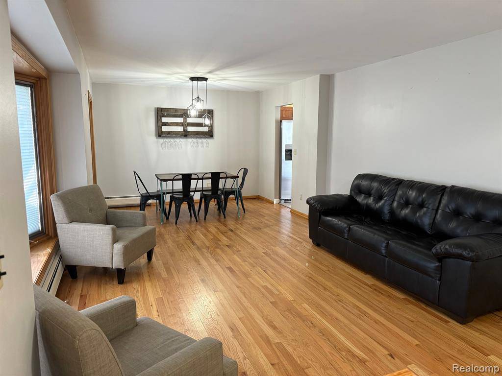 Livonia, MI 48154 1447,37502 LADYWOOD Street