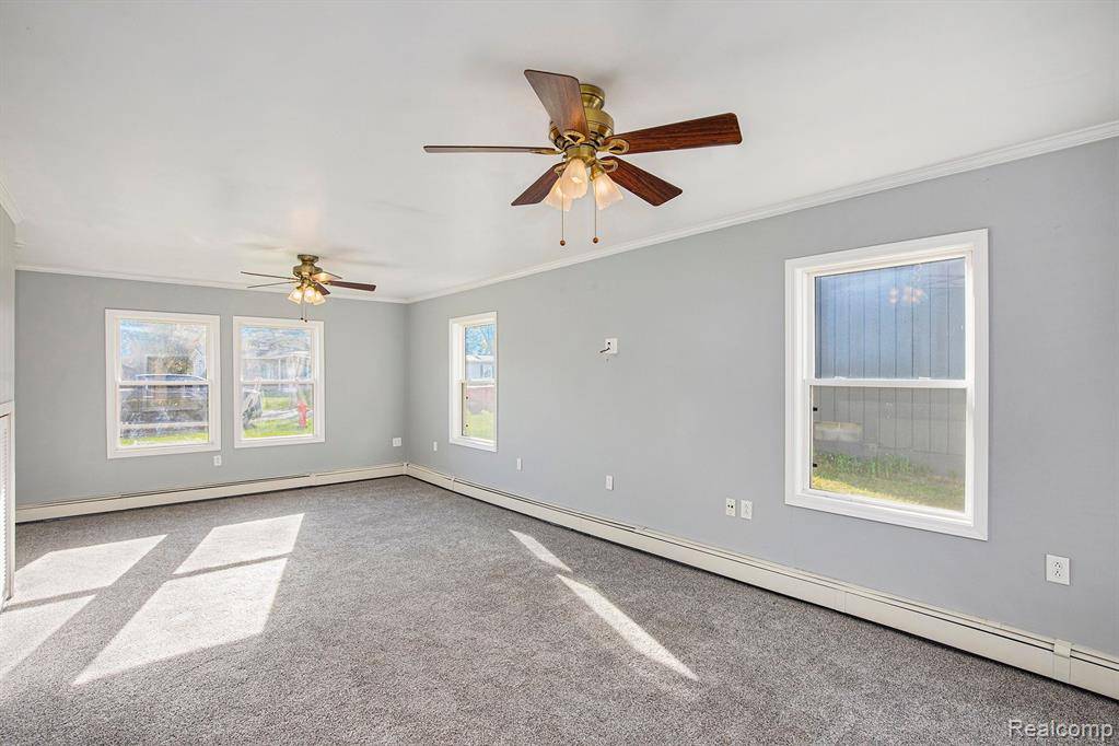 Lake Orion, MI 48359 1617,3714 GAINESBOROUGH Drive
