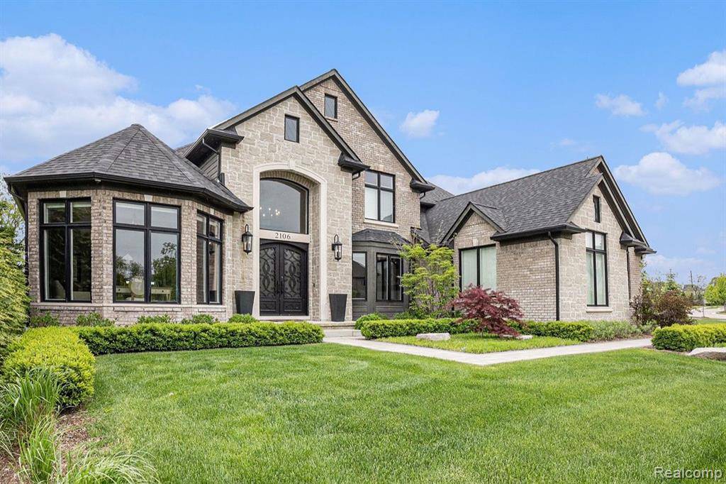 2106 LEEWOOD Drive, Shelby Twp, MI 48316 5433