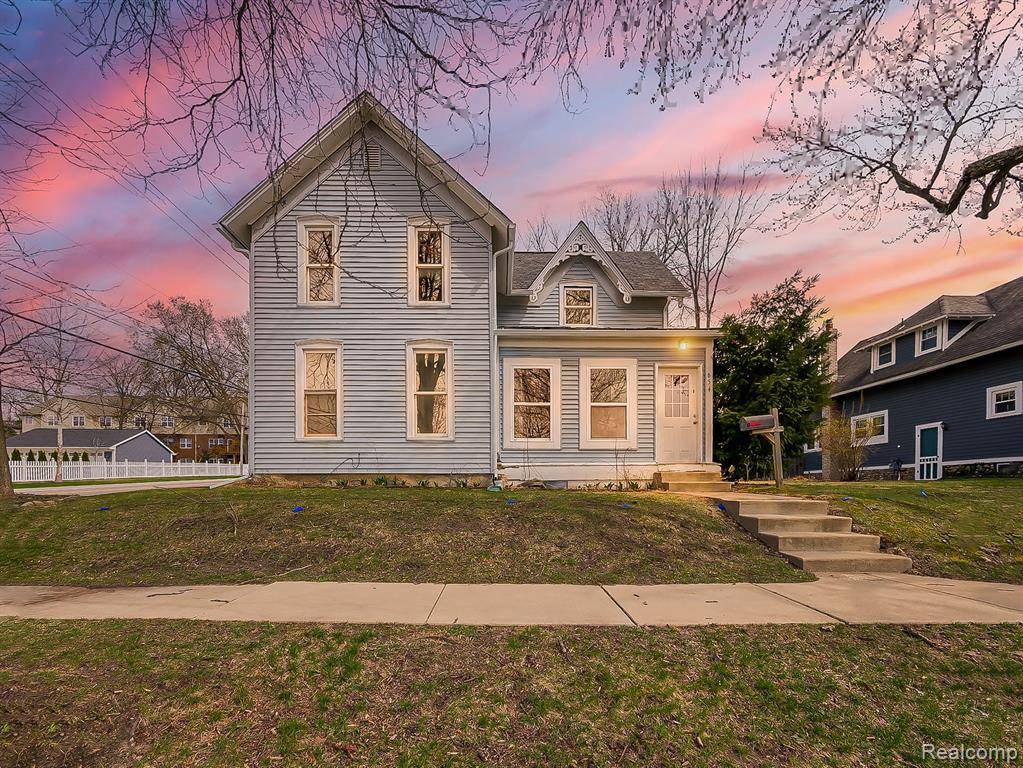 654 HICKORY unit 2 Street, Milford, MI 48381 4905