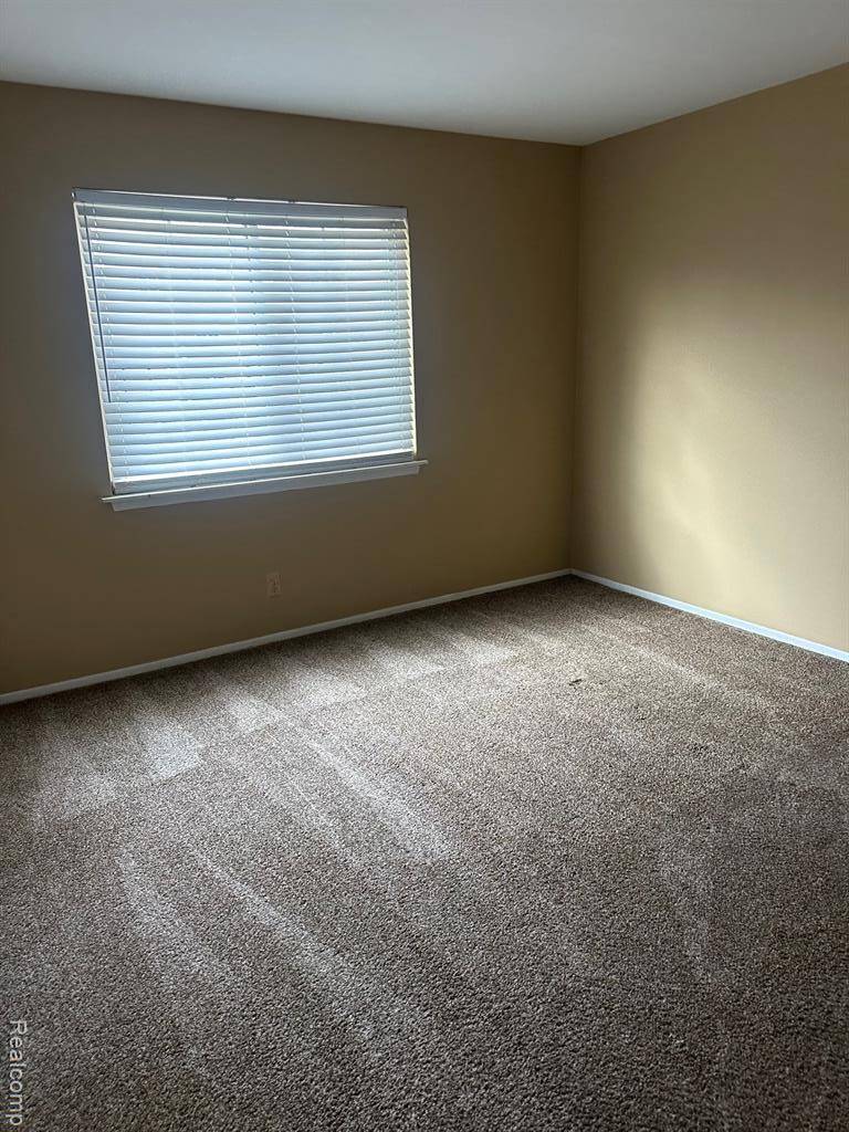 Southfield, MI 48033 3837,25332 SHIAWASSEE Circle