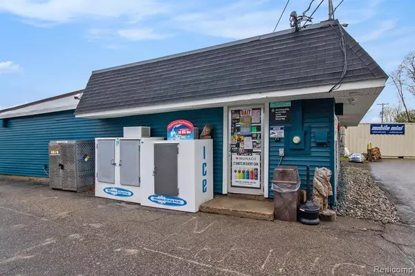Fenton, MI 48430 9087,7150 BENNETT LAKE Road