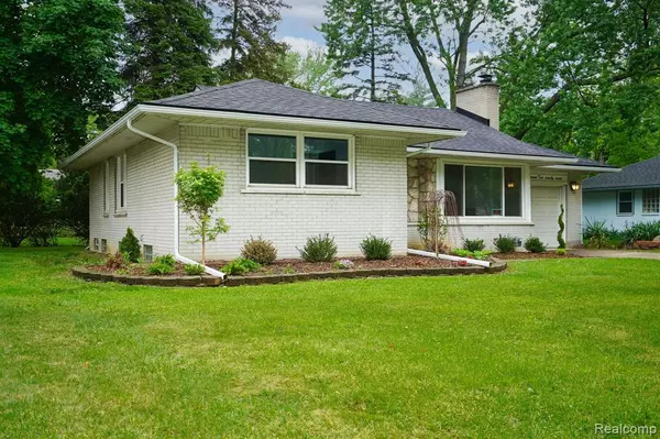 Southfield, MI 48076 3526,27297 LEXINGTON Parkway
