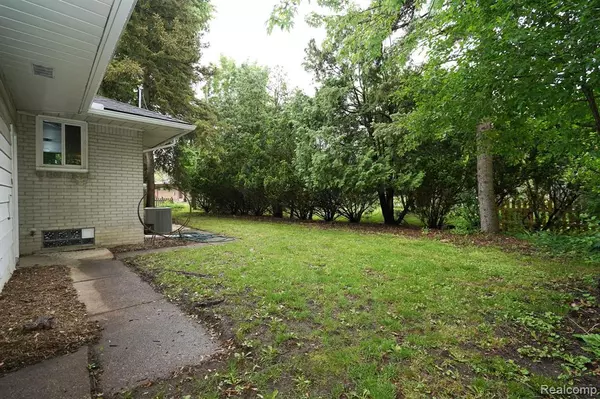 Southfield, MI 48076 3526,27297 LEXINGTON Parkway