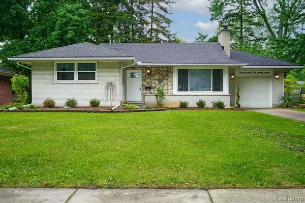 27297 LEXINGTON Parkway, Southfield, MI 48076 3526