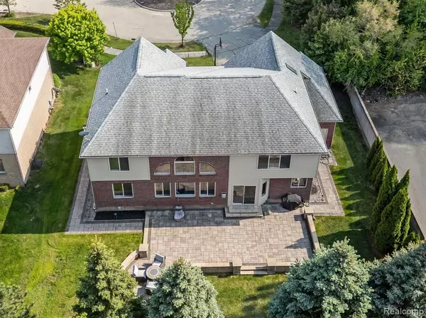 Troy, MI 48083 6317,1231 BURNS Drive