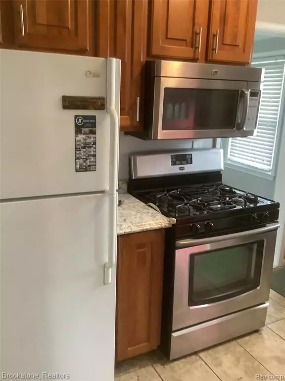 Royal Oak, MI 48067 3945,113 S Minerva Avenue