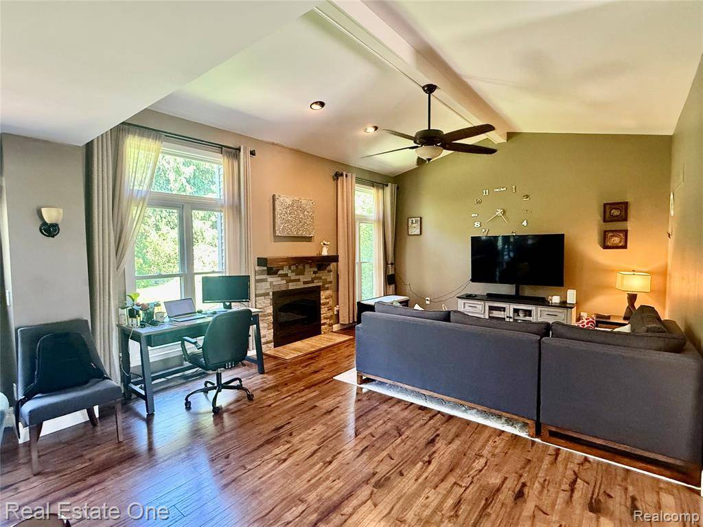 Rochester Hills, MI 48307 5238,3328 PRIMROSE Drive