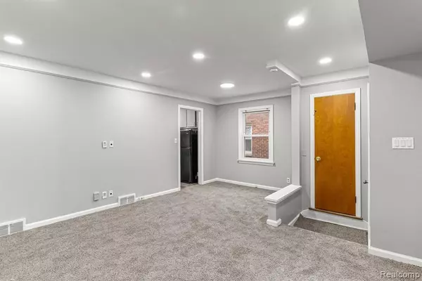 Lincoln Park, MI 48146 3858,1860 Moran Avenue
