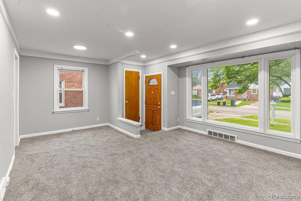 Lincoln Park, MI 48146 3858,1860 Moran Avenue