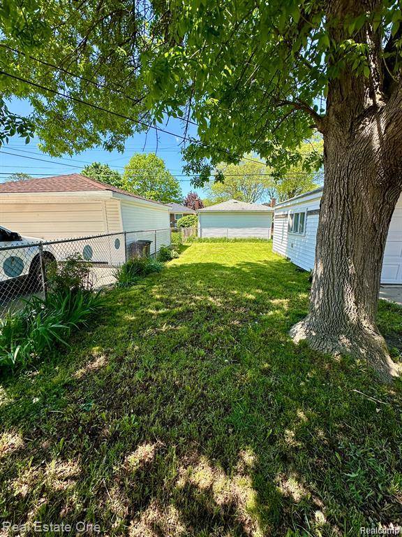 Dearborn Heights, MI 48125 2505,3978 McKinley Street