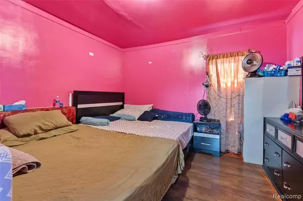 Hamtramck, MI 48212 3343,5151 Yemans Street