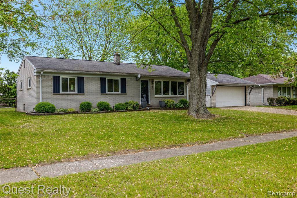 Waterford, MI 48329 2262,3680 SHOALS Street
