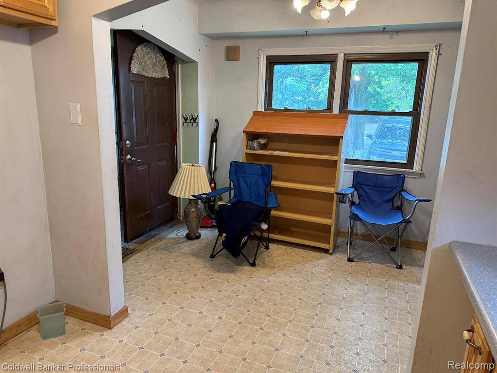 Allen Park, MI 48101 2340,6793 Pelham Road