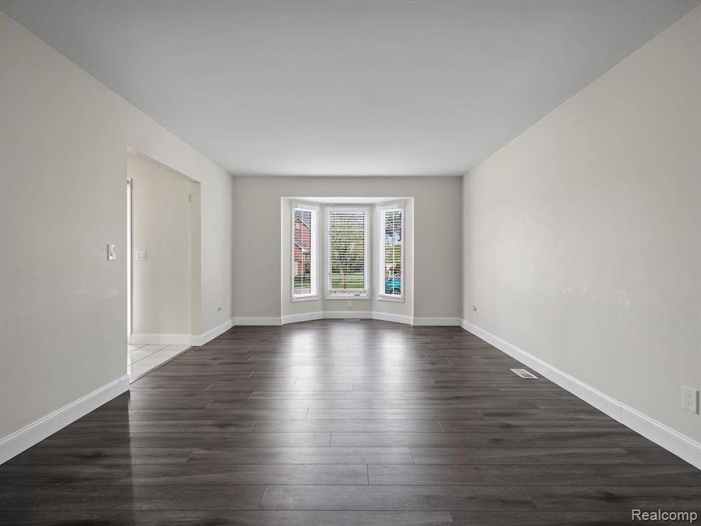 Troy, MI 48085 4739,4979 SOMERTON Drive