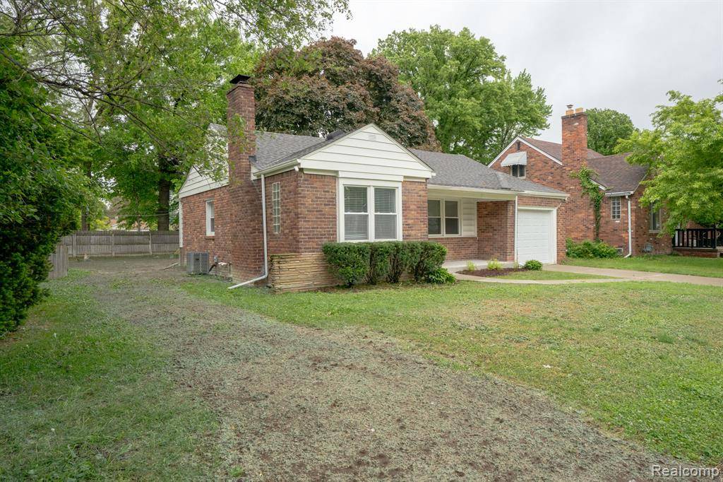 Grosse Pointe Woods, MI 48236 1914,2368 ALLARD Avenue