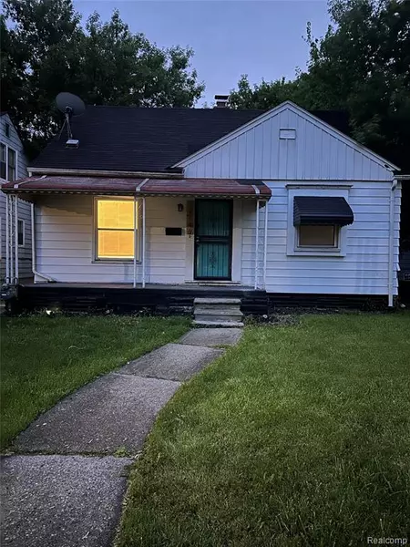 19146 Kingsville Street, Harper Woods, MI 48225 2142