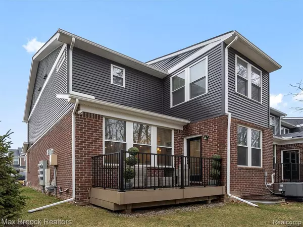 Rochester, MI 48307 4946,764 HUMMINGBIRD Drive