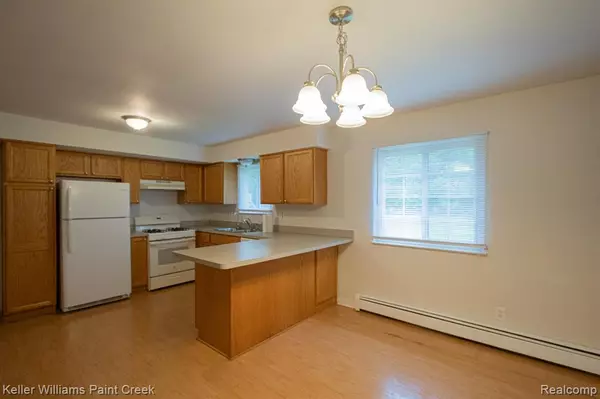 Lapeer, MI 48446 1526,1220 Farnsworth Road