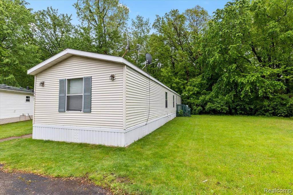 Auburn Hills, MI 48326 4053,351 N. Squirrel Road Lot 207