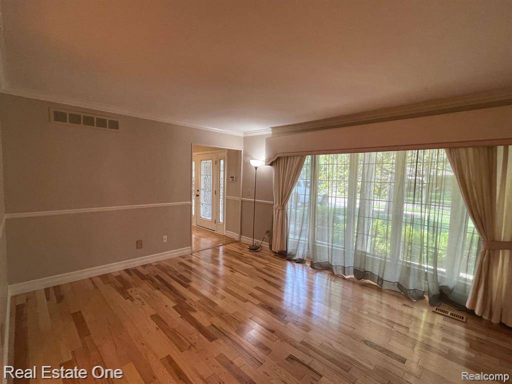 Canton, MI 48187 1506,7482 ADMIRALTY Drive