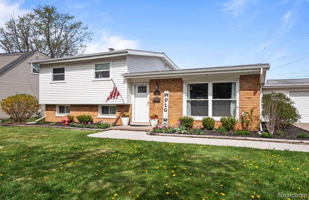 1128 Braeview Drive, Howell, MI 48843 2010