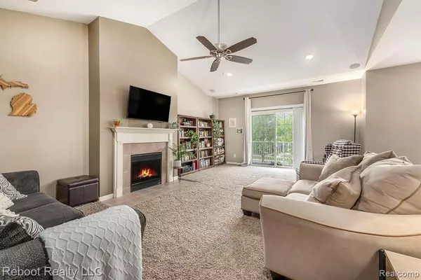 Troy, MI 48085 6733,1024 ALAMEDA Boulevard