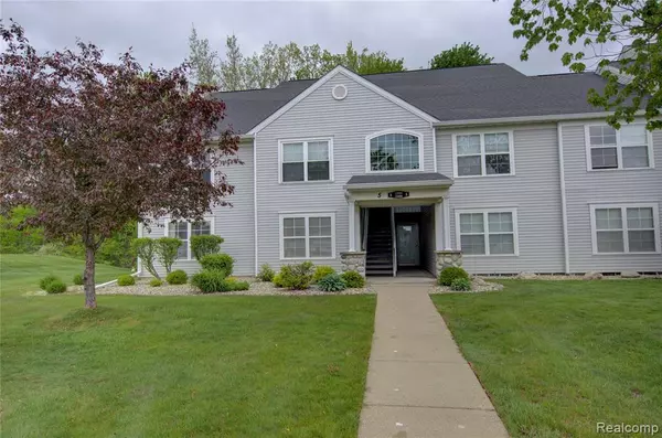 12402 Saint Andrews Way,  Fenton,  MI 48430 8894