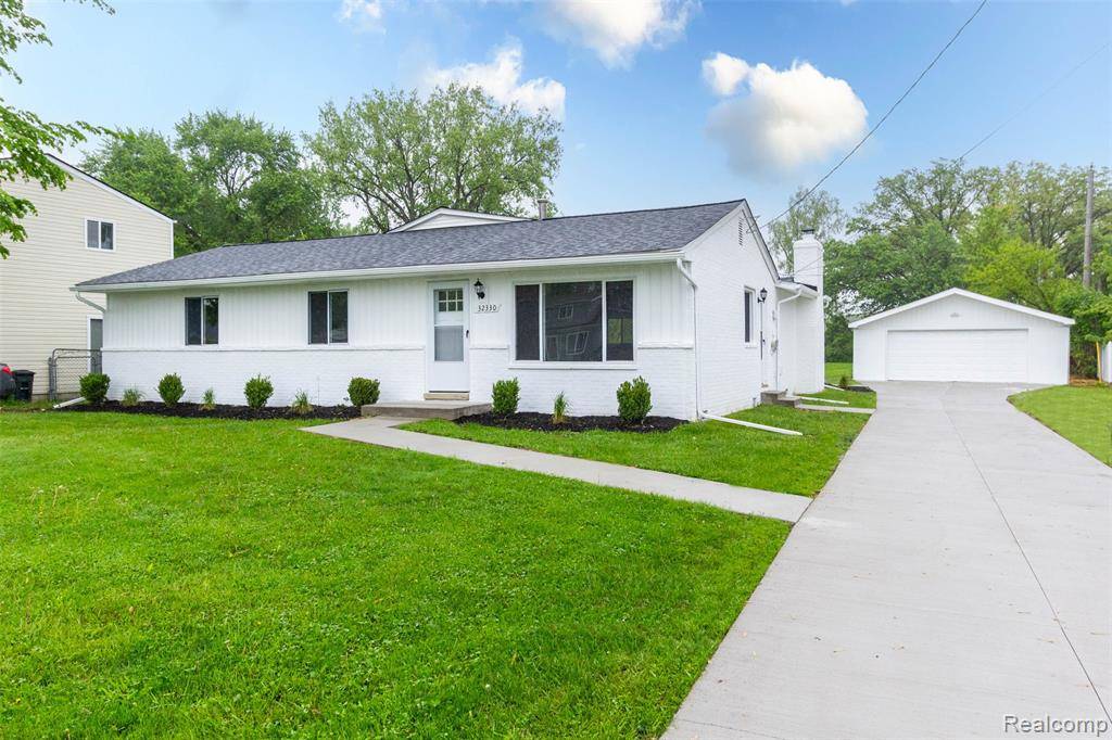 Saint Clair Shores, MI 48082 1048,32330 Robeson Street