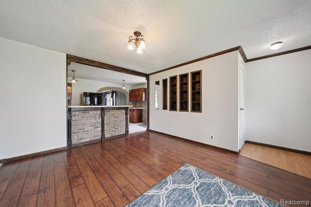 South Lyon, MI 48178 1233,341 LYON Boulevard