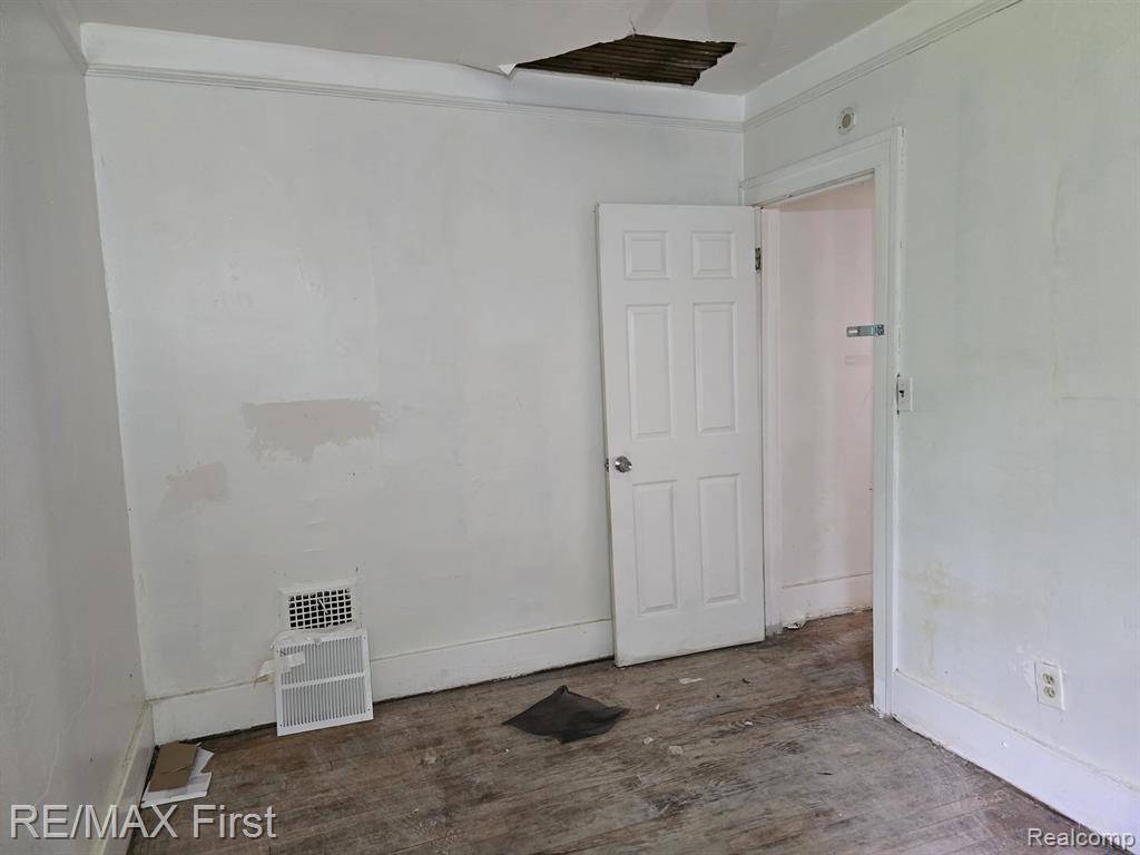 Detroit, MI 48215 2163,4810 Chalmers Street
