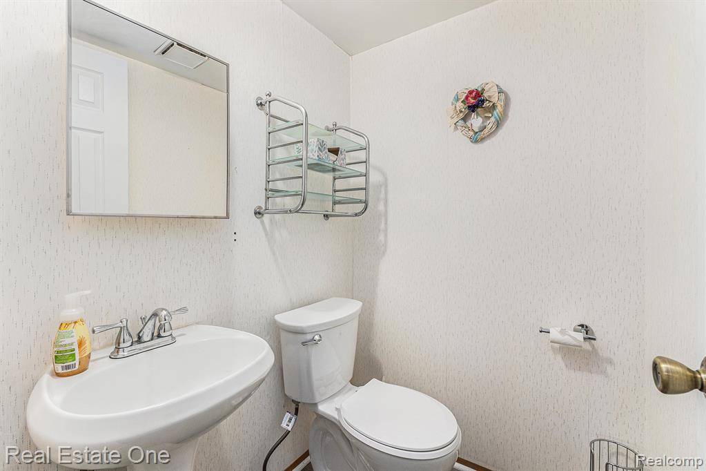 Rochester Hills, MI 48309 4123,3714 DONLEY Avenue