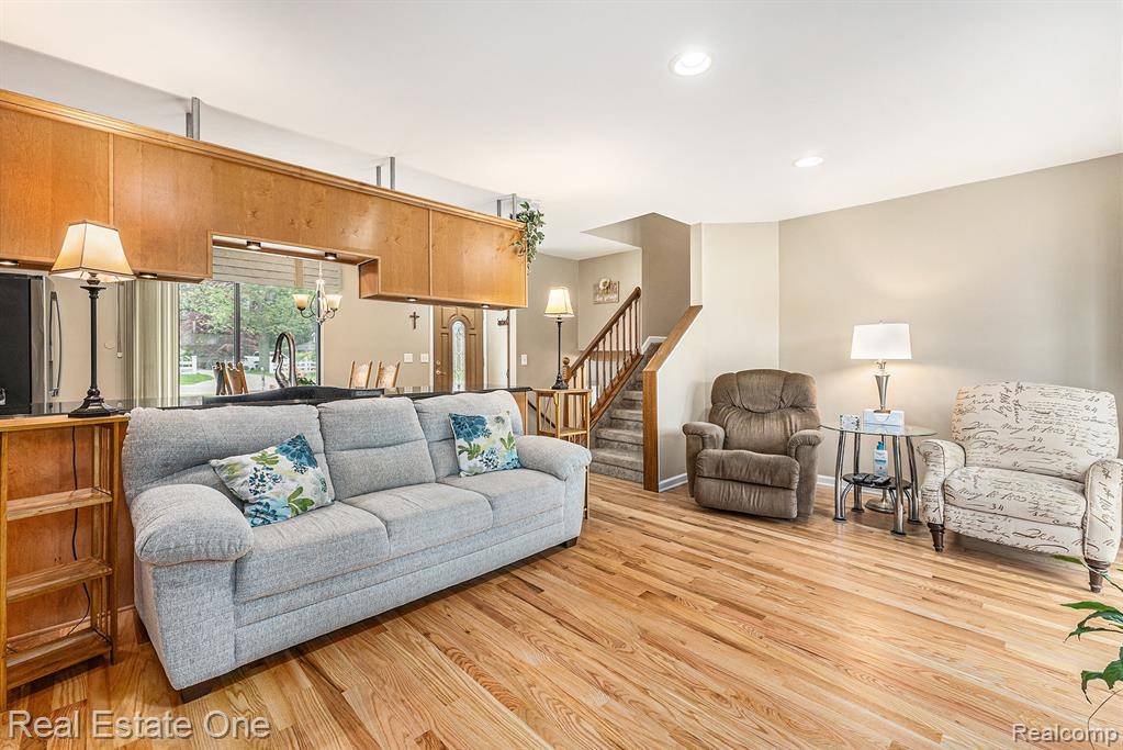 Rochester Hills, MI 48309 4123,3714 DONLEY Avenue