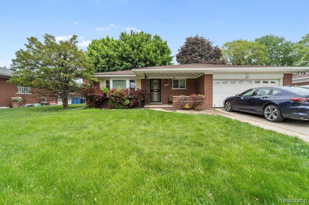 11233 CAPRI Drive, Warren, MI 48093 5538