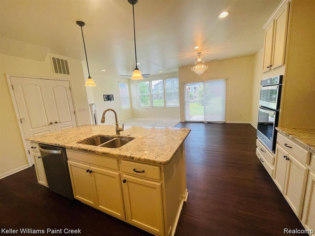 Novi, MI 48375 3005,43478 Chancellor Lane