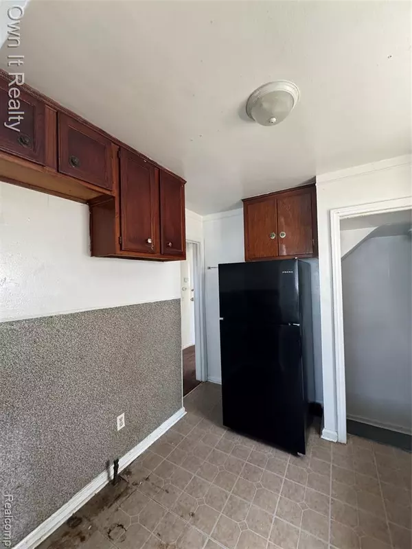 Detroit, MI 48228 4739,6490 Stahelin Avenue