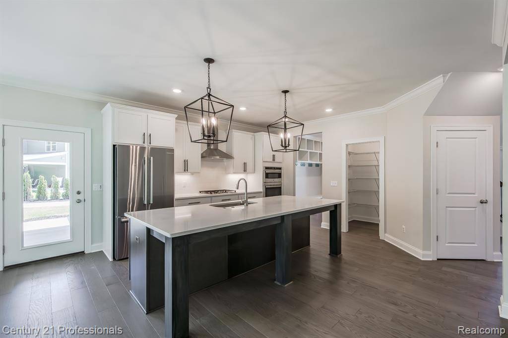 Brighton, MI 48116 6742,9058 FIELDING Drive
