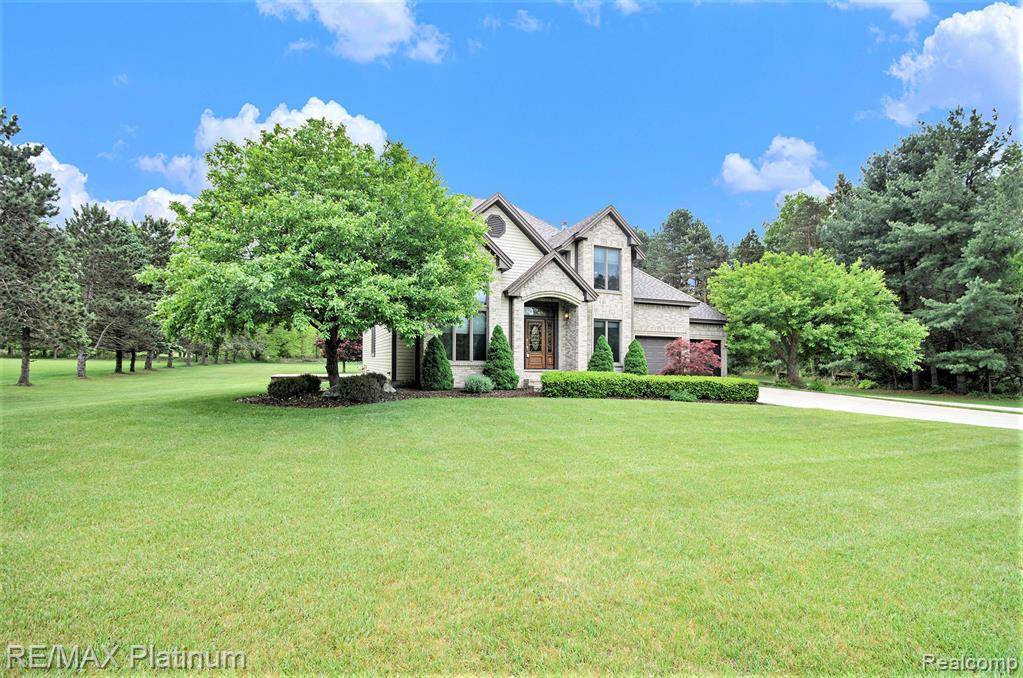Hartland, MI 48353 2806,2678 ORE VALLEY DRIVE