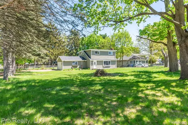2750 LANSDOWNE Road, Waterford, MI 48329 2944